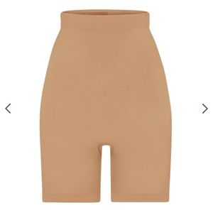 NWT Skims Sculpt short